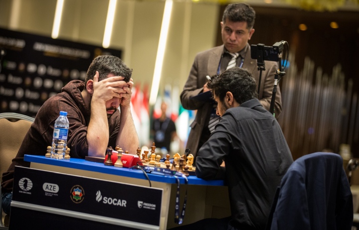 Campeonato Mundial da FIDE: Nepomniachtchi impressiona sob pressão e empata  a 1ª partida 