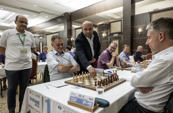 Back and forth battle sees game eight end in a draw at World Chess  Championship