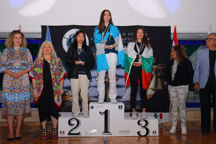 Marc'Andria Maurizzi and Candela Francisco, World Junior Champions -  Schach-Ticker