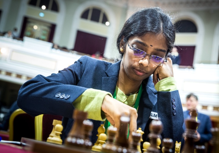 Arjun Erigaisi defeats Wang Hao with the black pieces during the