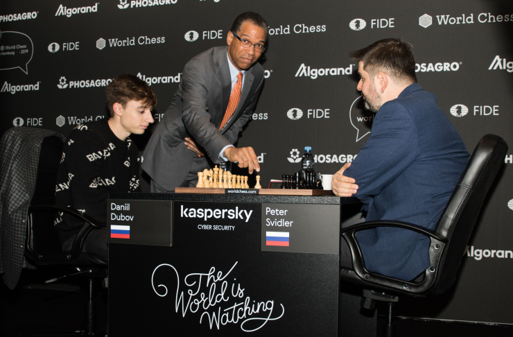 Combine Peter Svidler Contra Daniil Dubov Nos Super-finais Do Campeonato Da  Xadrez Do Russo Fotografia Editorial - Imagem de super, pensar: 106528132