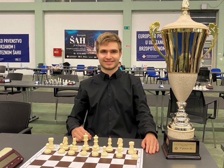 chess24.com on X: David Navara is the reigning European Blitz Champion,  and now he's the sole leader in 2023 with 2 rounds to go after inflicting  the first loss in Zagreb on