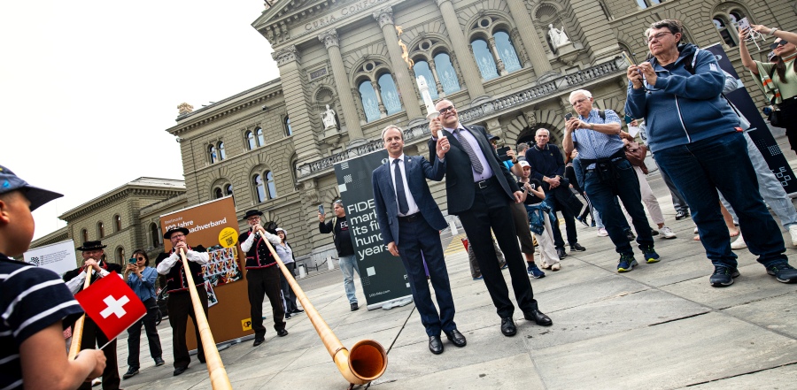 The day Switzerland showed its love for chess: FIDE100 torch ceremony in Bern