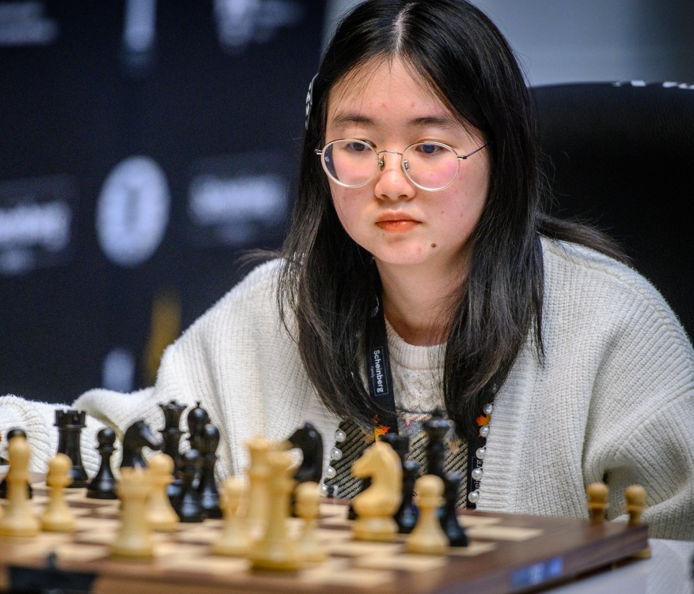 FIDE Candidates: Tan Zhongyi takes sole lead again 