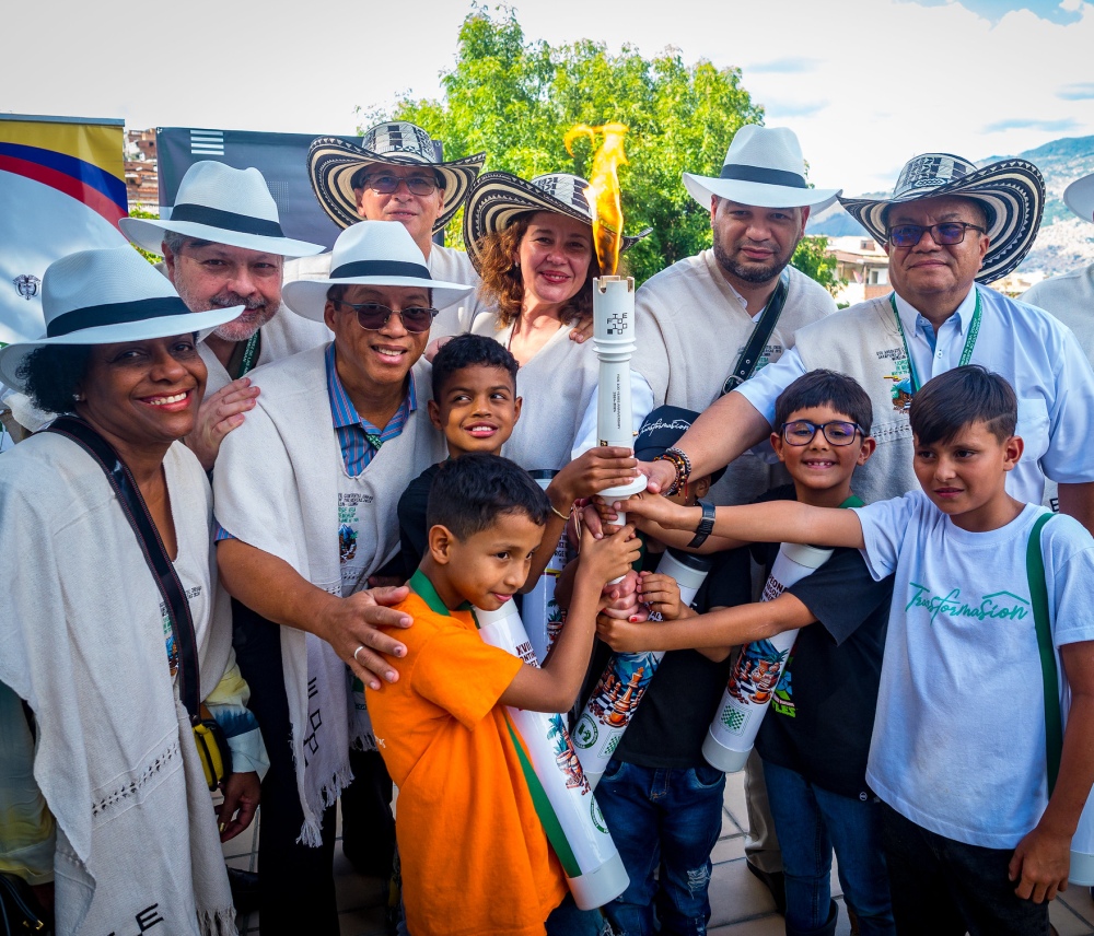 FIDE Torch Relay arrives in Colombia to celebrate chess and unity