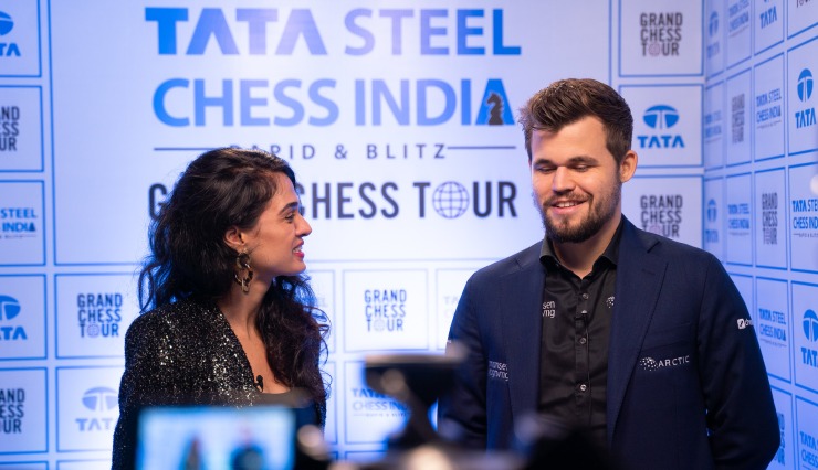 Carlsen Dismantles World Blitz Champion, Doubles Score In Flight