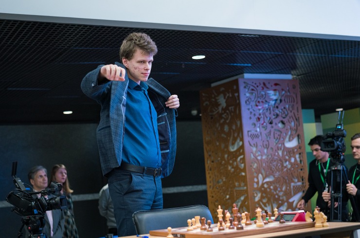Carlsen Finally Beats Giri, Clinches Bilbao Masters With Round To Spare 