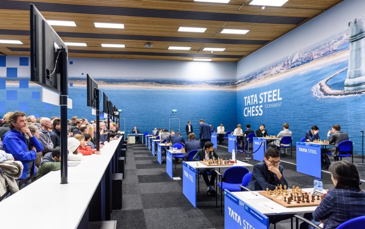 Tata Steel 11: Carlsen on brink after Dubov drops out