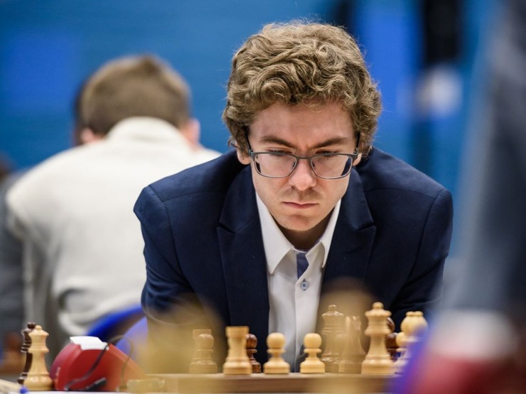 Tata Steel 11: Carlsen on brink after Dubov drops out