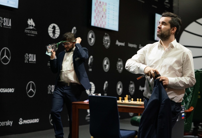 Giri keeps pressure on Nepomniachtchi at FIDE Candidates Tournament