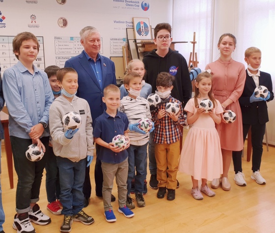 FIDE and Anatoly Karpov give master-class to young players on