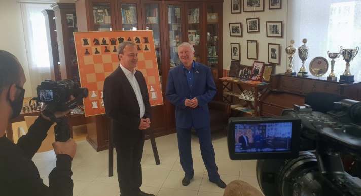 FIDE and Anatoly Karpov give master-class to young players on