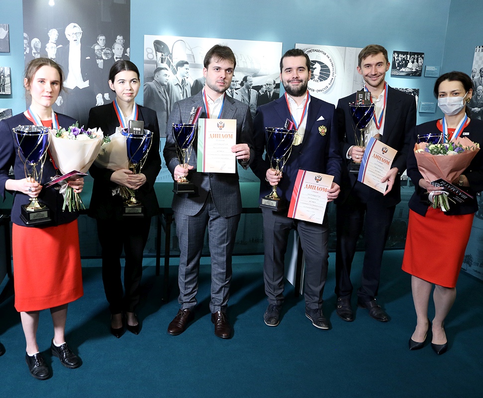 Russian champions honored in Central Chess Club