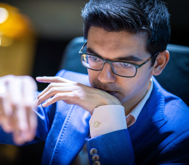 Anish Giri defeats Ding Liren and continues pursuit